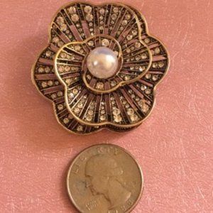 Napier Flower Goldtone Pearl Center pin Brooch
